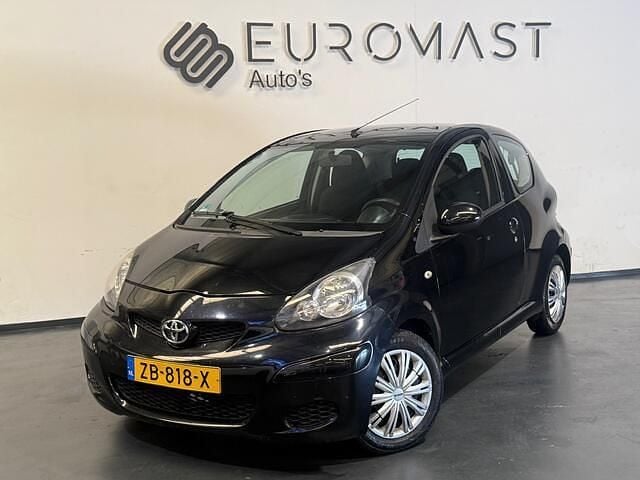 Zwart Gebruikt 2009 Toyota Aygo Hatchback | € 1.999 (Eerlijke prijs) - Afbeelding 1/4