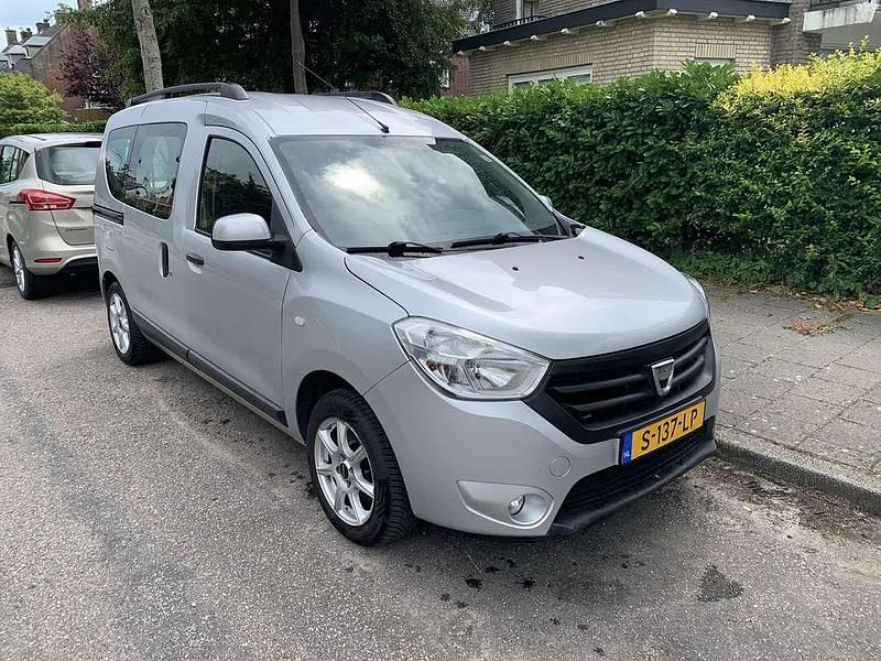 Grijs Gebruikt 2014 Dacia Dokker Lauréate Van | € 9.450 - Afbeelding 1/4