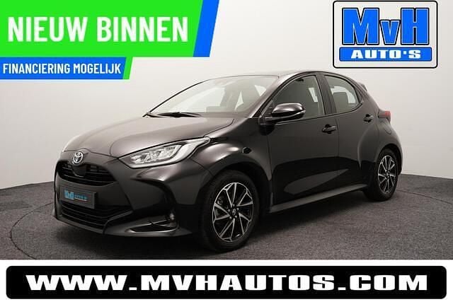 Zwart Gebruikt 2022 Toyota Yaris Hatchback | € 19.699 (Goede deal) - Afbeelding 1/4
