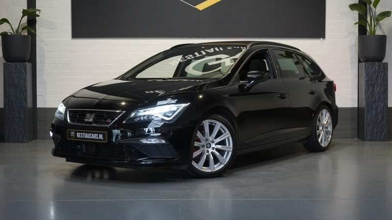 Zwart Gebruikt 2018 Seat Leon ST FR Stationwagen | € 22.400 (Duur) - Afbeelding 1/4