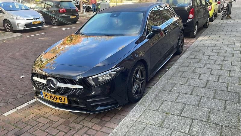 Zwart Occasion 2020 Mercedes A180 AMG Hatchback | € 14.500 (Super prijs) - Afbeelding 1/4