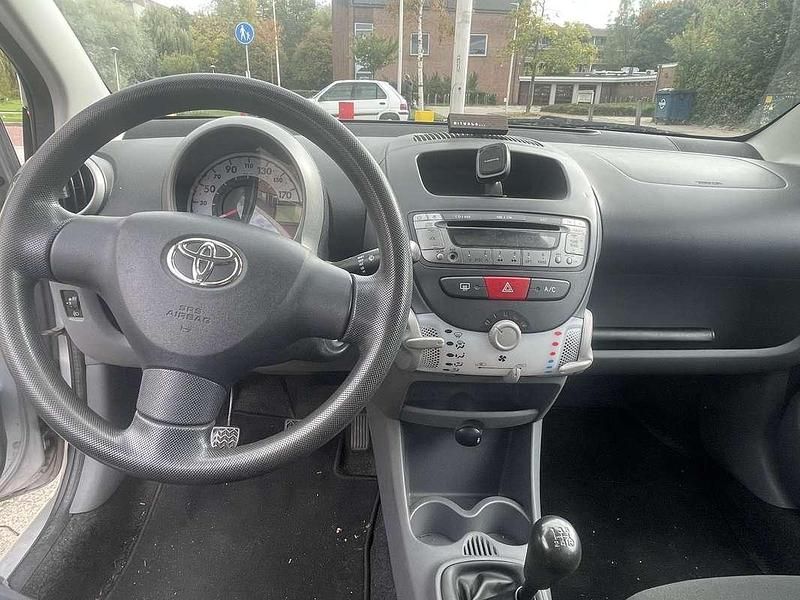 Occasion Toyota Aygo Cool 68 PK (50 kW) 2010 Grijs Hatchback