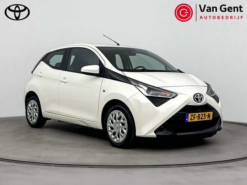Wit Gebruikt 2019 Toyota Aygo X-play Hatchback | € 10.499 (Eerlijke prijs) - Afbeelding 1/4
