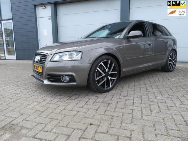 Grijs Gebruikt 2013 Audi A3 Sportback S-Line Hatchback | € 5.950 (Super prijs) - Afbeelding 1/4