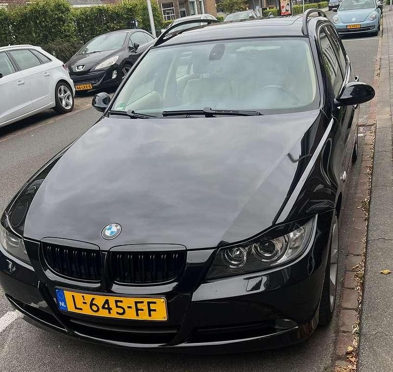 Zwart Gebruikt 2008 BMW 325 Stationwagen | € 9.999 (Iets duurder) - Afbeelding 1/4