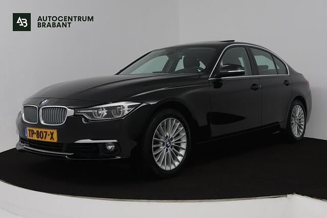 Zwart Gebruikt 2018 BMW 318 Luxury Line Sedan | € 16.945 (Eerlijke prijs) - Afbeelding 1/4