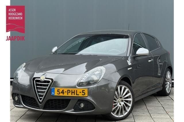 Grijs Gebruikt 2011 Alfa Romeo Giulietta Quadrifoglio Verde Hatchback | € 10.499 (Eerlijke prijs) - Afbeelding 1/4