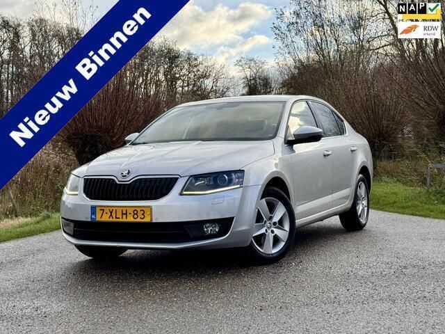 Grijs Gebruikt 2014 Skoda Octavia Business Line Hatchback | € 8.888 (Iets duurder) - Afbeelding 1/4