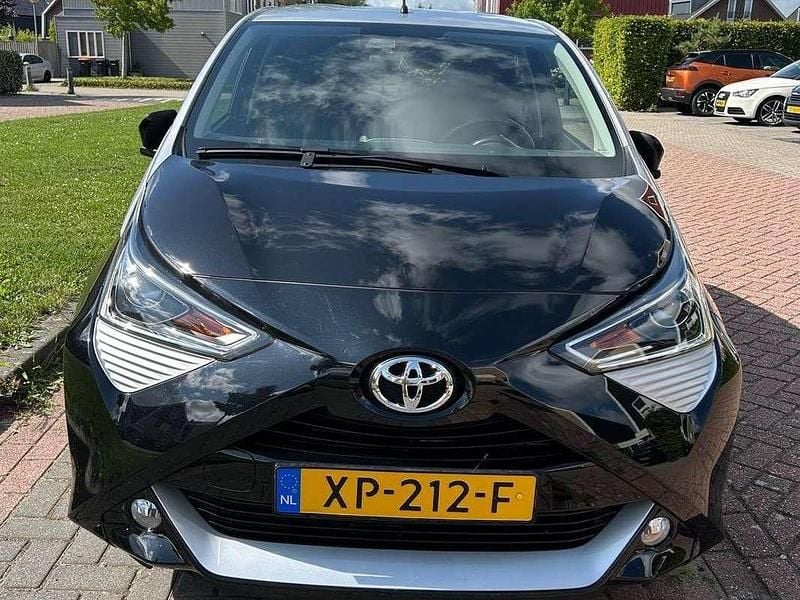 Zwart Gebruikt 2019 Toyota Aygo X-clusiv Hatchback | € 13.250 (Goede deal) - Afbeelding 1/4