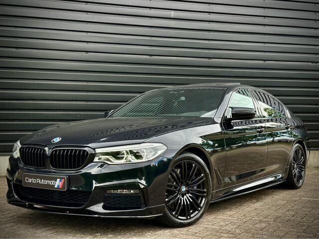 Zwart / azuritschwarz ii metallic Gebruikt 2020 BMW 540 M Performance Sedan | € 41.950 (Eerlijke prijs) - Afbeelding 1/4