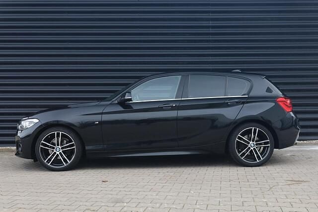 Occasion BMW 118 Executive 136 PK (100 kW) 2019 Zwart Hatchback