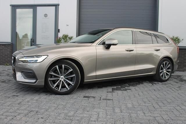 Grijs Gebruikt 2021 Volvo V60 Momentum Stationwagen | € 19.950 (Super prijs) - Afbeelding 1/4