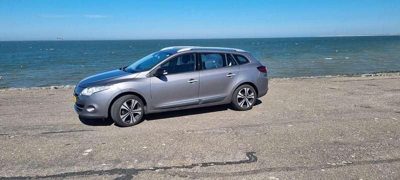 Grijs Gebruikt 2011 Renault Mégane GrandTour Bose Edition Stationwagen | € 2.500 (Eerlijke prijs) - Afbeelding 1/4