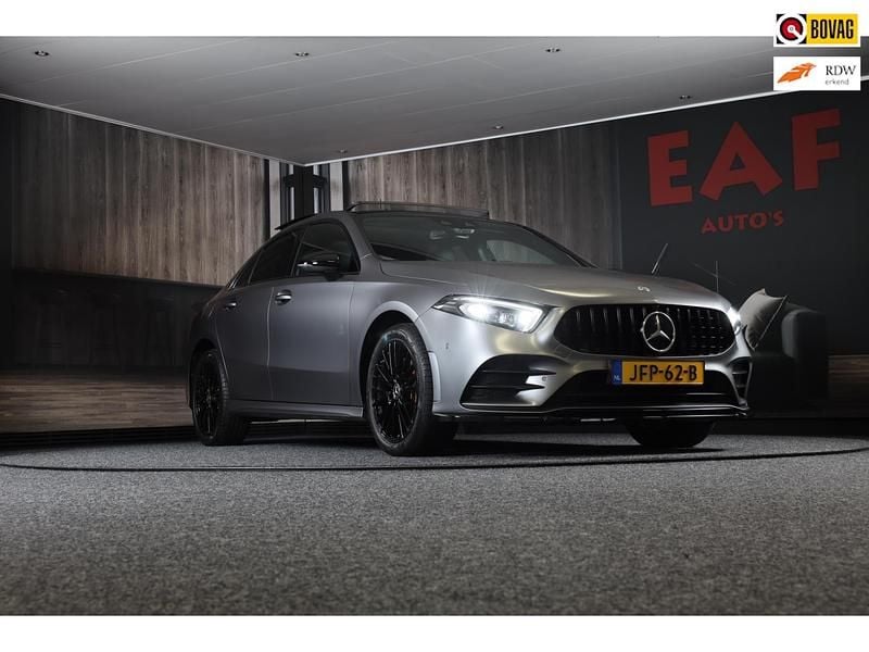 Grijs Gebruikt 2022 Mercedes A250 AMG line Sedan | € 38.850 (Duur) - Afbeelding 1/4