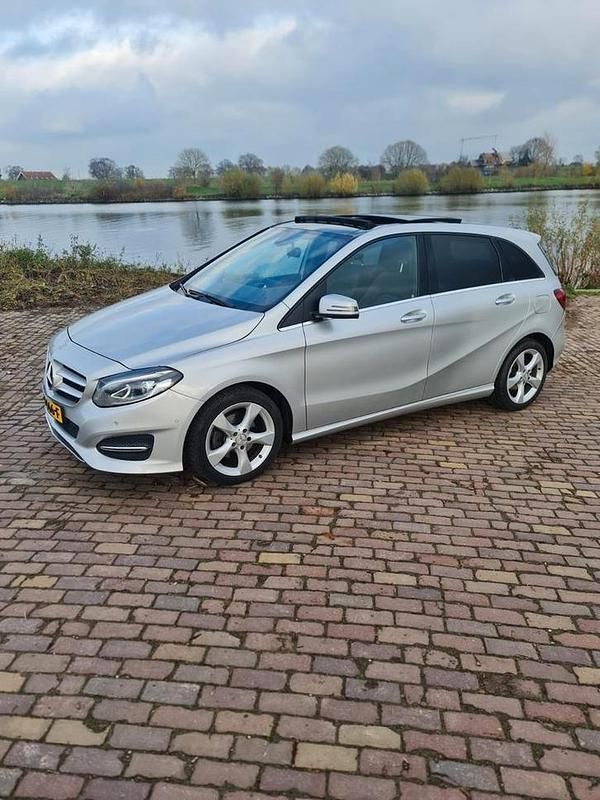 Gebruikt 2018 Mercedes B180 MPV | € 15.000 (Super prijs) - Afbeelding 1/4