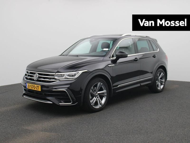 Zwart Gebruikt 2024 VW Tiguan Business SUV | € 43.900 (Eerlijke prijs) - Afbeelding 1/4