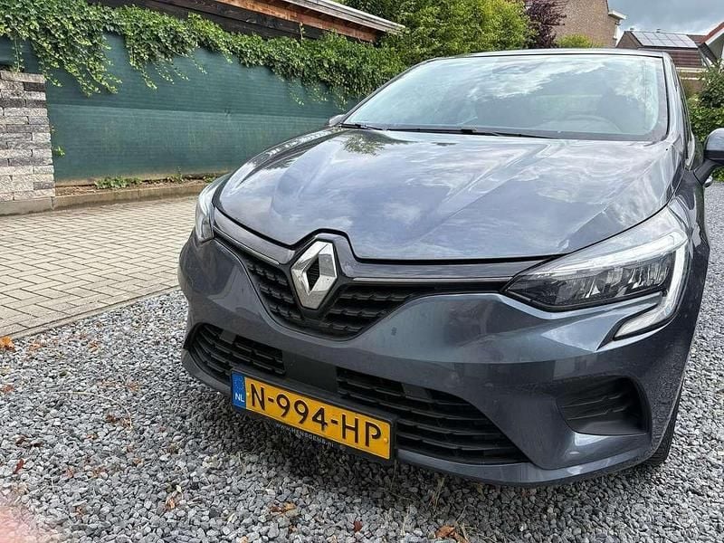 Grijs Gebruikt 2021 Renault Clio V Zen Hatchback | € 12.500 (Goede deal) - Afbeelding 1/4