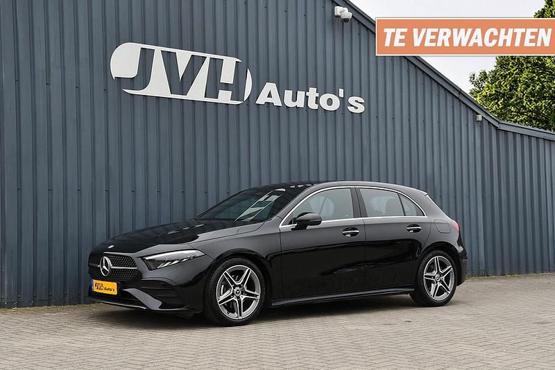 Zwart Gebruikt 2024 Mercedes A200 AMG line Hatchback | € 31.750 (Eerlijke prijs) - Afbeelding 1/3