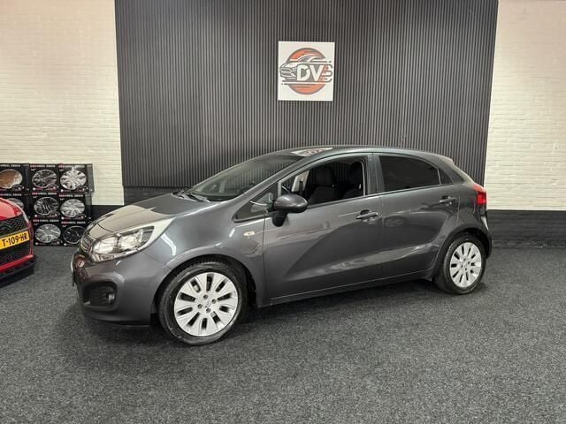 Grijs Gebruikt 2014 Kia Rio Hatchback | € 7.945 (Eerlijke prijs) - Afbeelding 1/4