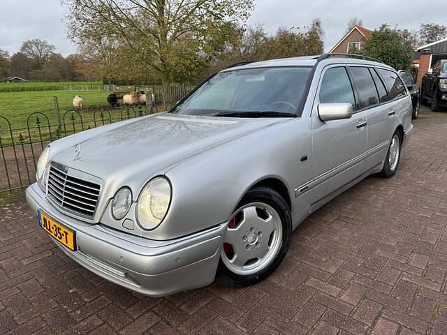 Grijs Gebruikt 1998 Mercedes E430 AMG Sedan | € 6.250 - Afbeelding 1/4