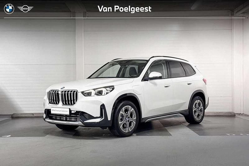 Mineralweiss metallic (a96) (wit metallic) Gebruikt 2025 BMW X1 Comfort Edition SUV | € 57.900 (Eerlijke prijs) - Afbeelding 1/4
