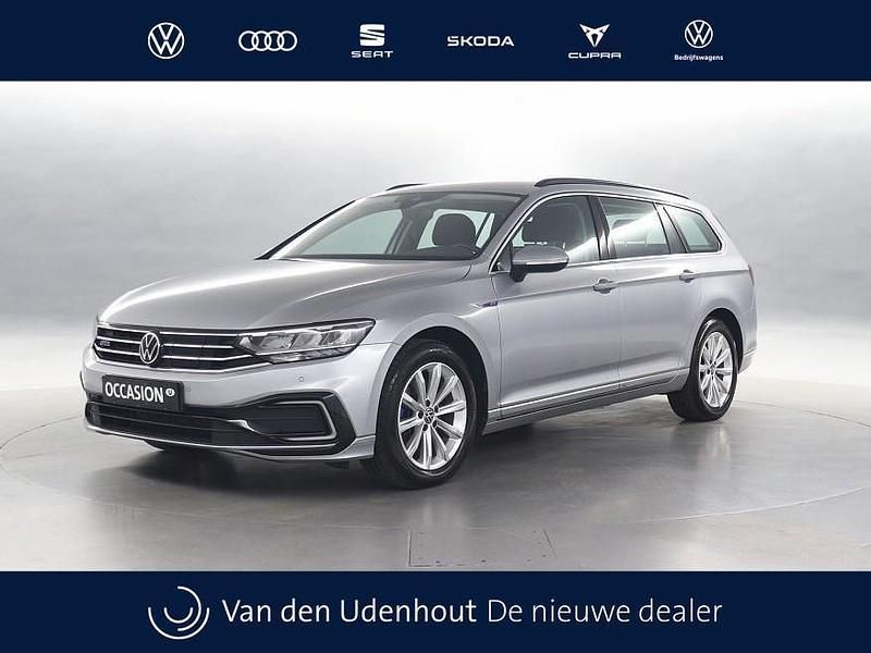 Zilver Gebruikt 2022 VW Passat Business Stationwagen | € 25.540 (Goede deal) - Afbeelding 1/4