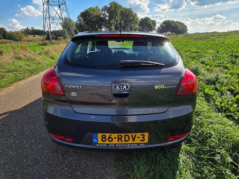 Grijs Gebruikt 2011 Kia Ceed MPV | € 2.750 (Eerlijke prijs) - Afbeelding 1/4