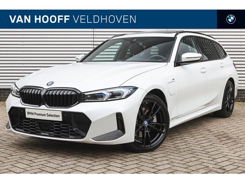 Wit Gebruikt 2024 BMW 330e Executive Stationwagen | € 49.950 (Eerlijke prijs) - Afbeelding 1/4