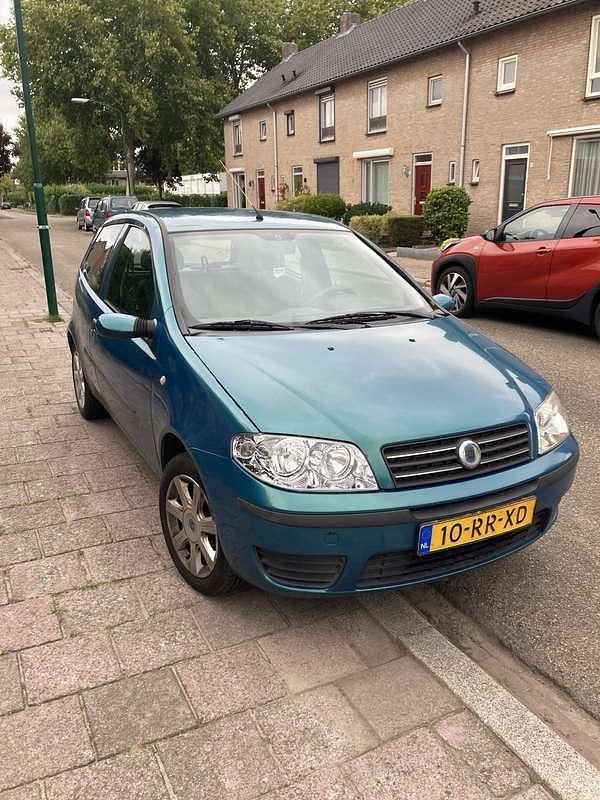 Groen Gebruikt 2005 Fiat Punto Dynamic Hatchback | € 750 (Eerlijke prijs) - Afbeelding 1/4