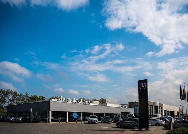 Zwart Gebruikt 2024 Mercedes E300 AMG line Coupé | € 59.750 (Super prijs) - Afbeelding 1/3