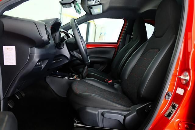 Occasion Toyota Aygo X Envy 74 PK (54 kW) 2022 Rood SUV