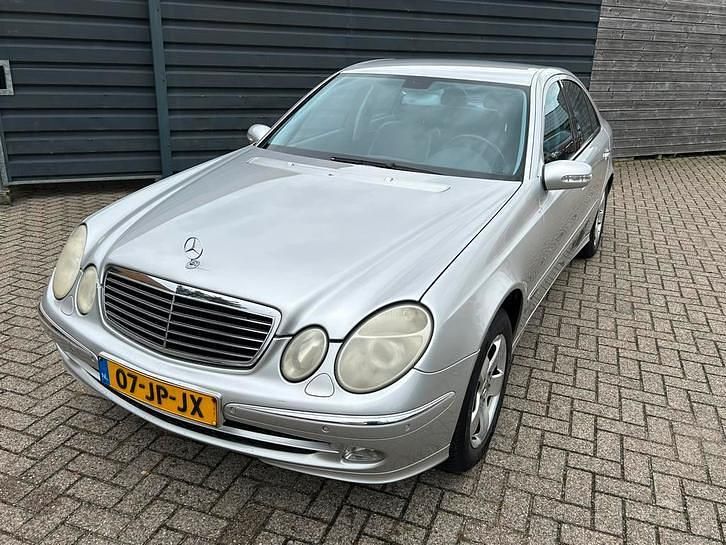 Gebruikt 2002 Mercedes E200 Avantgarde Sedan | € 2.500 - Afbeelding 1/4
