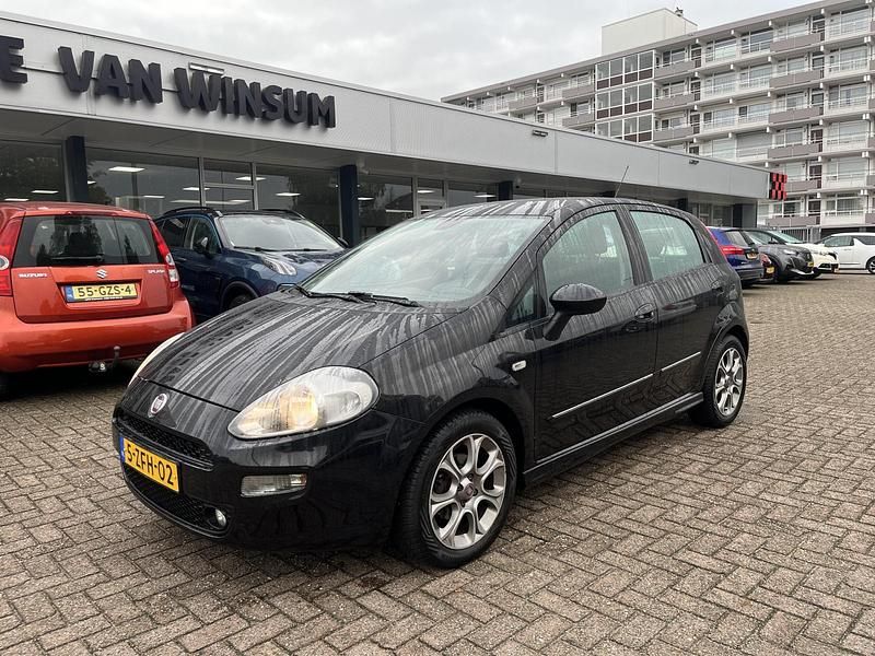 Zwart Gebruikt 2014 Fiat Punto Street Hatchback | € 3.950 (Eerlijke prijs) - Afbeelding 1/4