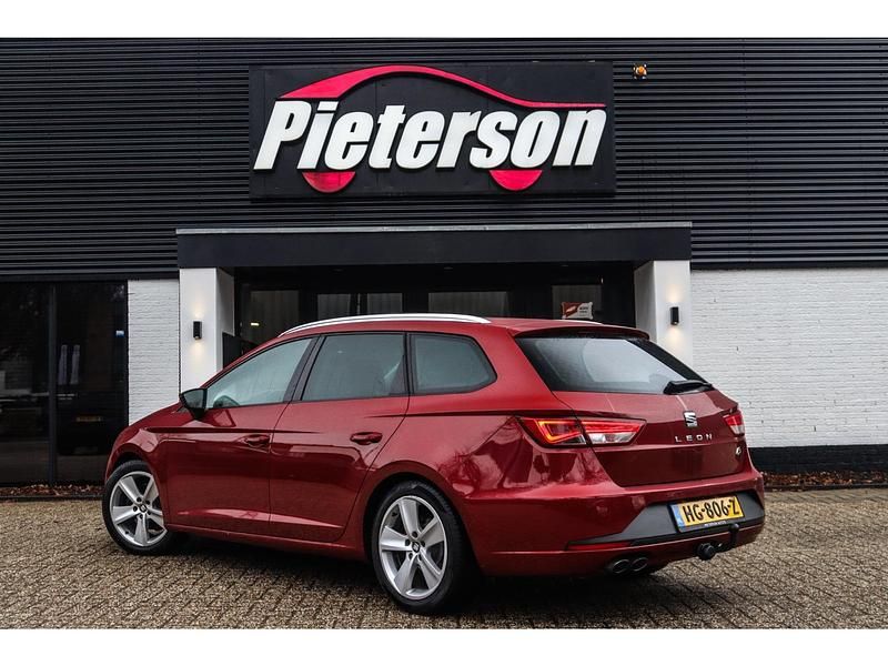 Occasion Seat Leon CONNECT 150 PK (110 kW) 2015 Rood Stationwagen