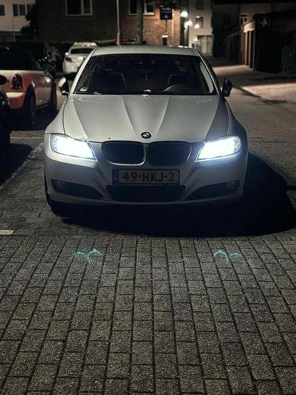 Gebruikt 2009 BMW 320 Sedan | € 6.000 (Eerlijke prijs) - Afbeelding 1/4