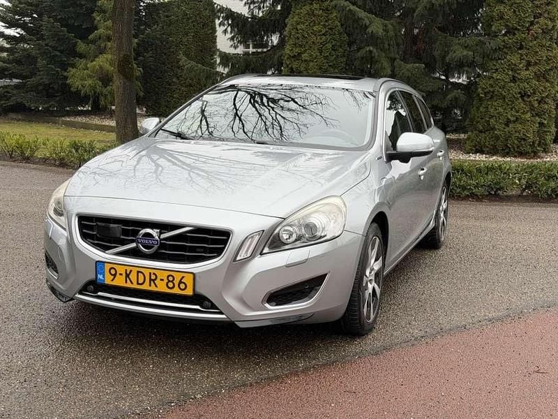 Grijs Occasion 2013 Volvo V60 Stationwagen | € 5.750 (Super prijs) - Afbeelding 1/4