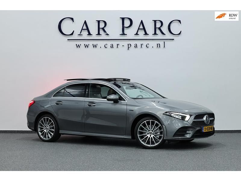 Grijs Gebruikt 2020 Mercedes A250 Sedan | € 27.995 (Duur) - Afbeelding 1/4