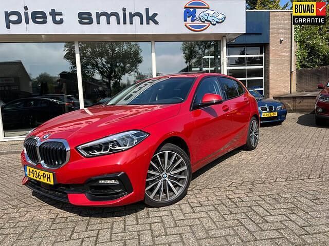Rood Gebruikt 2020 BMW 118 Executive Hatchback | € 20.900 (Eerlijke prijs) - Afbeelding 1/4