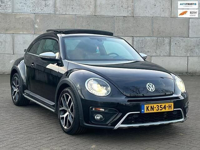 Zwart (metallic) Gebruikt 2016 VW Beetle Dune Hatchback | € 19.950 (Eerlijke prijs) - Afbeelding 1/4
