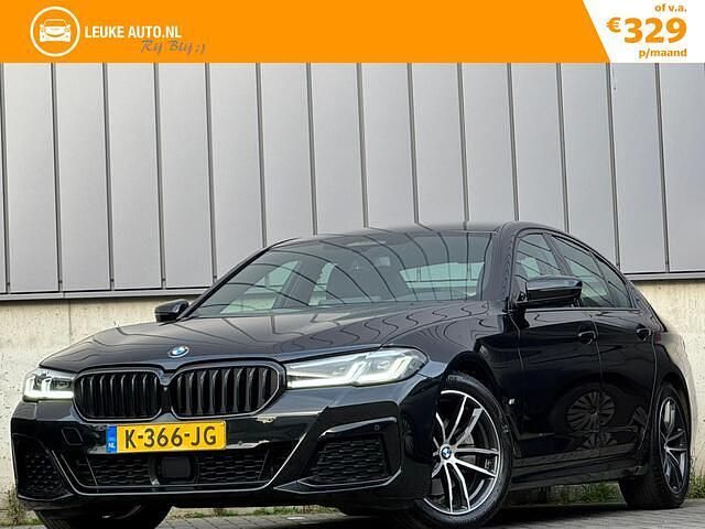 Zwart Gebruikt 2021 BMW 520 M Sport Sedan | € 30.430 (Super prijs) - Afbeelding 1/4