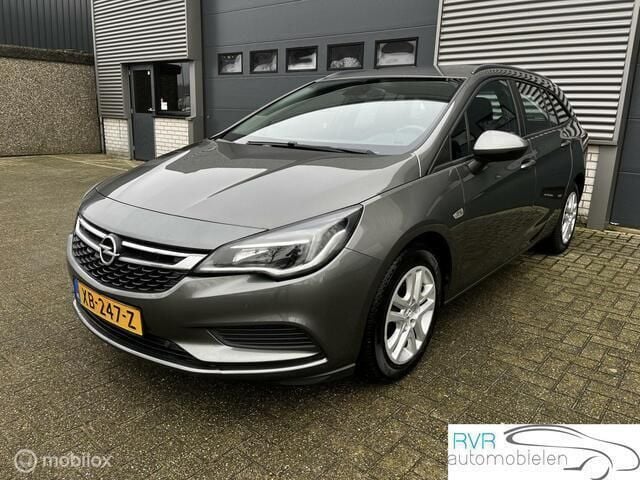 Grijs Gebruikt 2018 Opel Astra Stationwagen | € 6.950 (Super prijs) - Afbeelding 1/4