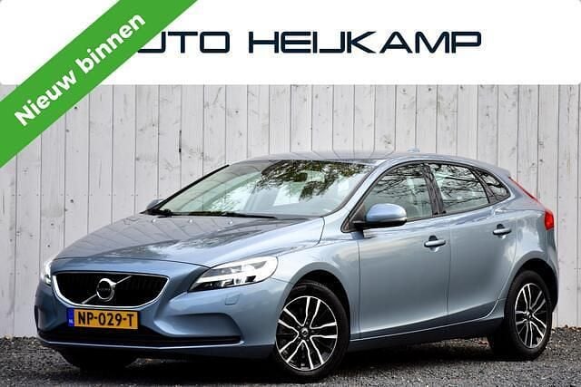 Blauw Gebruikt 2017 Volvo V40 Momentum Hatchback | € 14.750 (Eerlijke prijs) - Afbeelding 1/4
