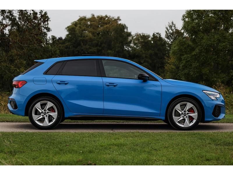 Occasion Audi A3 Sportback Competition 245 PK (180 kW) 2021 Blauw Hatchback