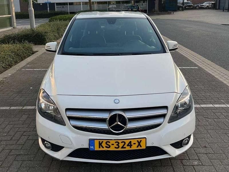 Wit Gebruikt 2014 Mercedes B180 Prestige MPV | € 12.700 (Eerlijke prijs) - Afbeelding 1/4
