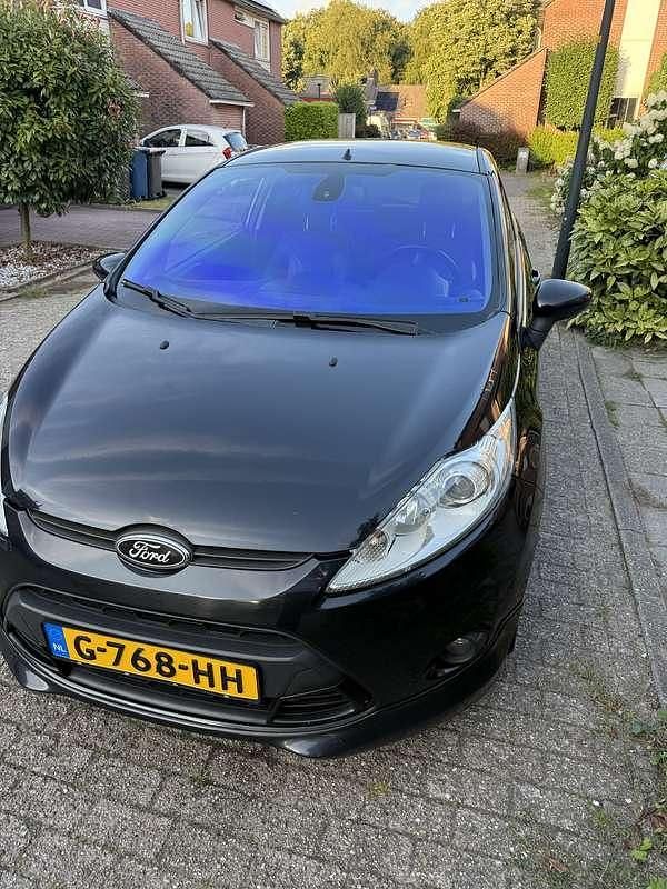 Zwart Gebruikt 2012 Ford Fiesta Metall Hatchback | € 2.500 (Goede deal) - Afbeelding 1/4