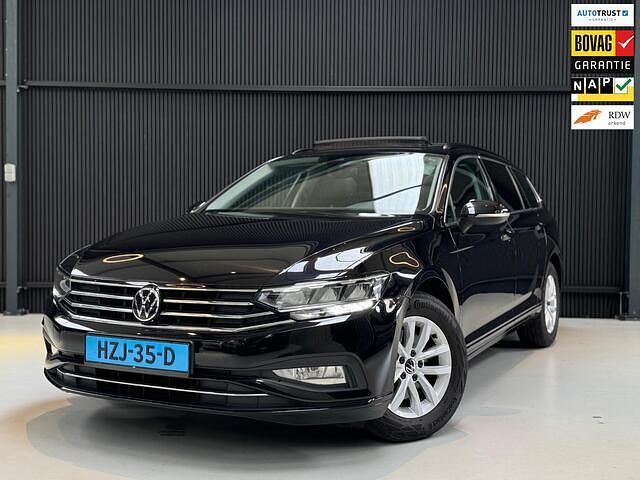 Zwart Gebruikt 2020 VW Passat Stationwagen | € 21.950 (Iets duurder) - Afbeelding 1/4