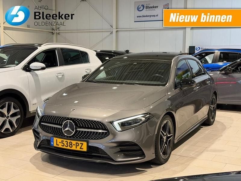 Grijs Gebruikt 2020 Mercedes A200 AMG line Hatchback | € 27.950 (Eerlijke prijs) - Afbeelding 1/4