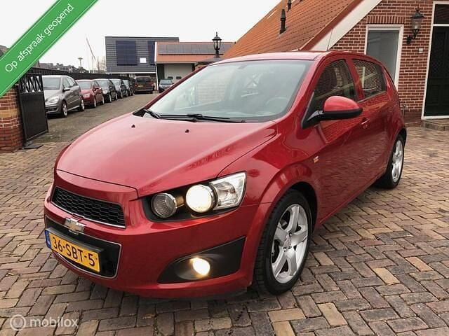 Rood Gebruikt 2011 Chevrolet Aveo LTZ Hatchback | € 2.599 (Eerlijke prijs) - Afbeelding 1/4
