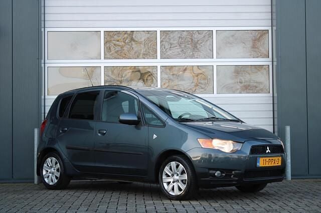 Grijs Occasion 2011 Mitsubishi Colt Edition Hatchback | € 6.999 (Eerlijke prijs) - Afbeelding 1/4