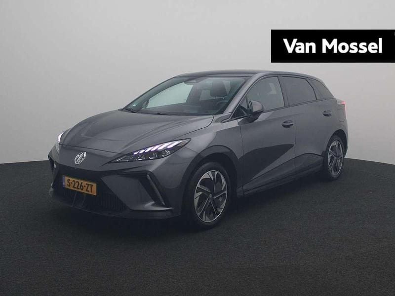 Grijs Gebruikt 2023 MG MG4 EV Luxury Hatchback | € 23.995 (Eerlijke prijs) - Afbeelding 1/3